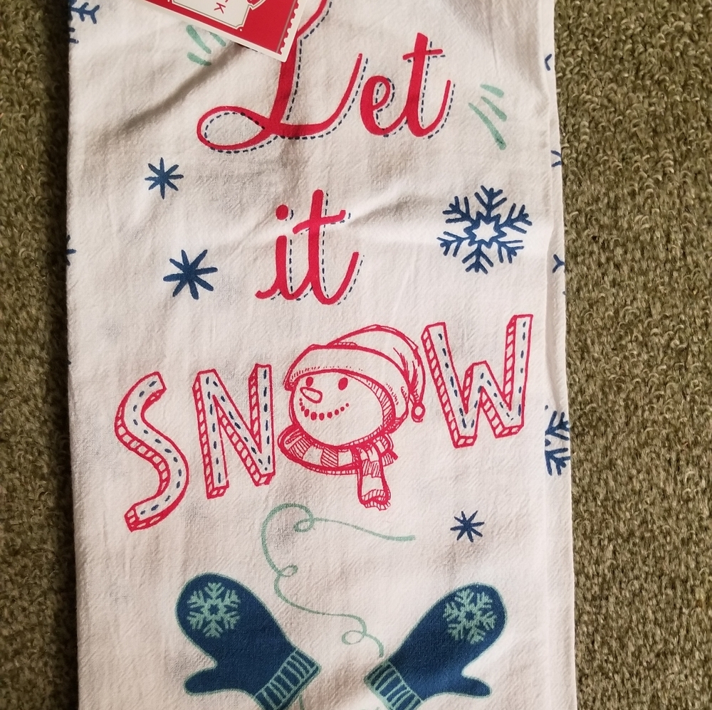 Let It Snow NWT Holiday Towel Snowman